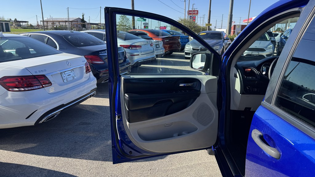 Photo 13 of this DODGE GRAND CARAVAN