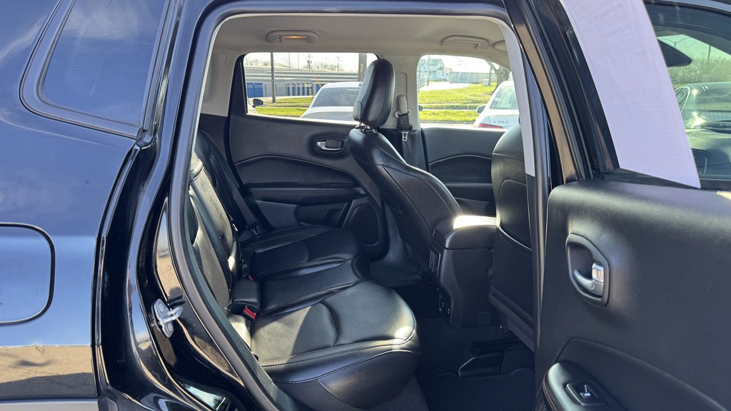 Photo 24 of this JEEP COMPASS