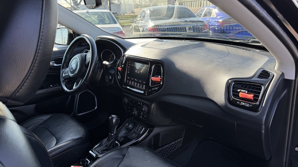 Photo 26 of this JEEP COMPASS