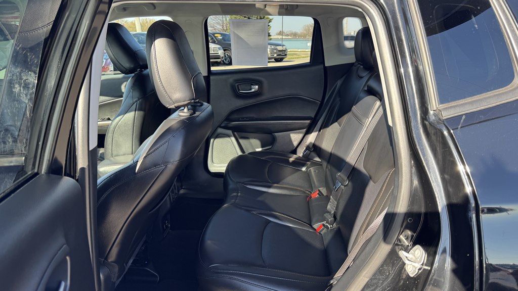 Photo 21 of this JEEP COMPASS
