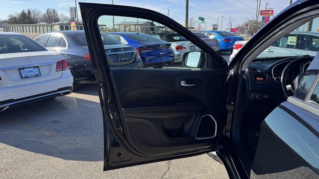 Photo 13 of this JEEP COMPASS