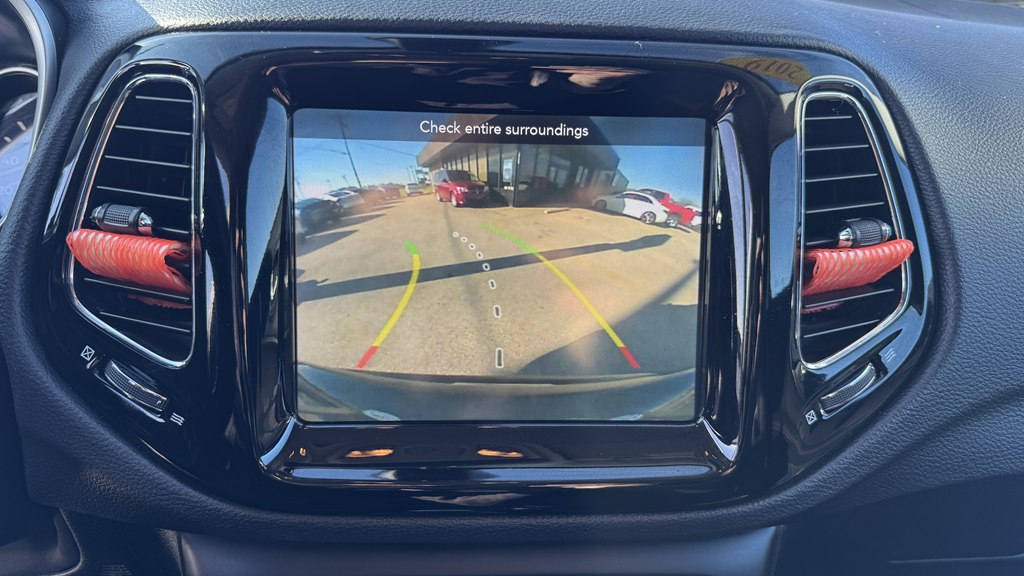 Photo 19 of this JEEP COMPASS