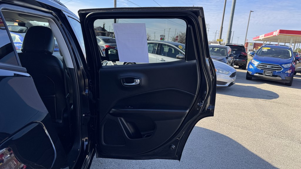 Photo 23 of this JEEP COMPASS