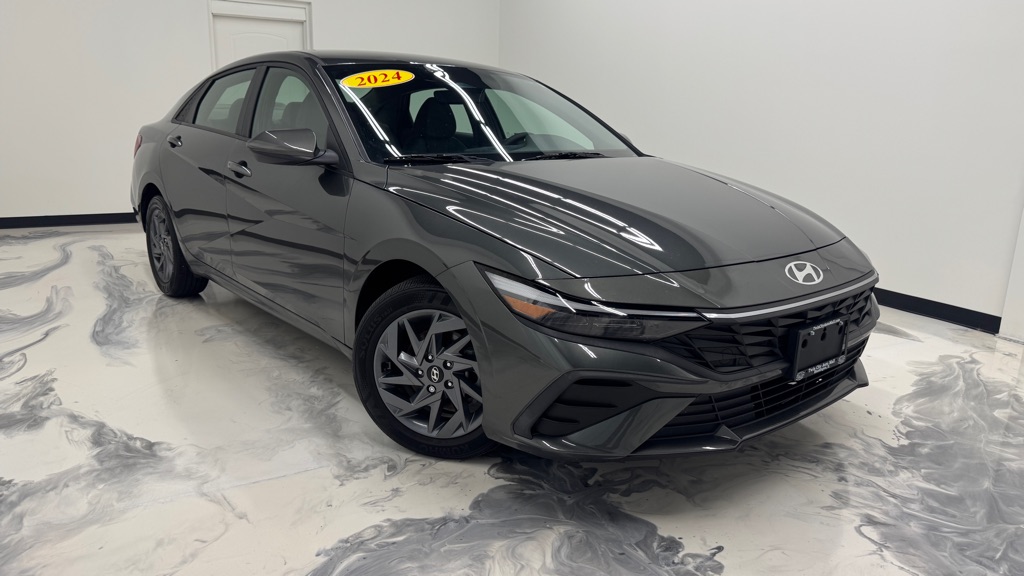 Photo 2 of this HYUNDAI ELANTRA