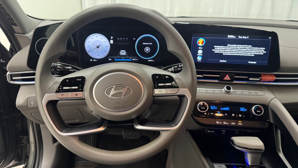 Photo 17 of this HYUNDAI ELANTRA