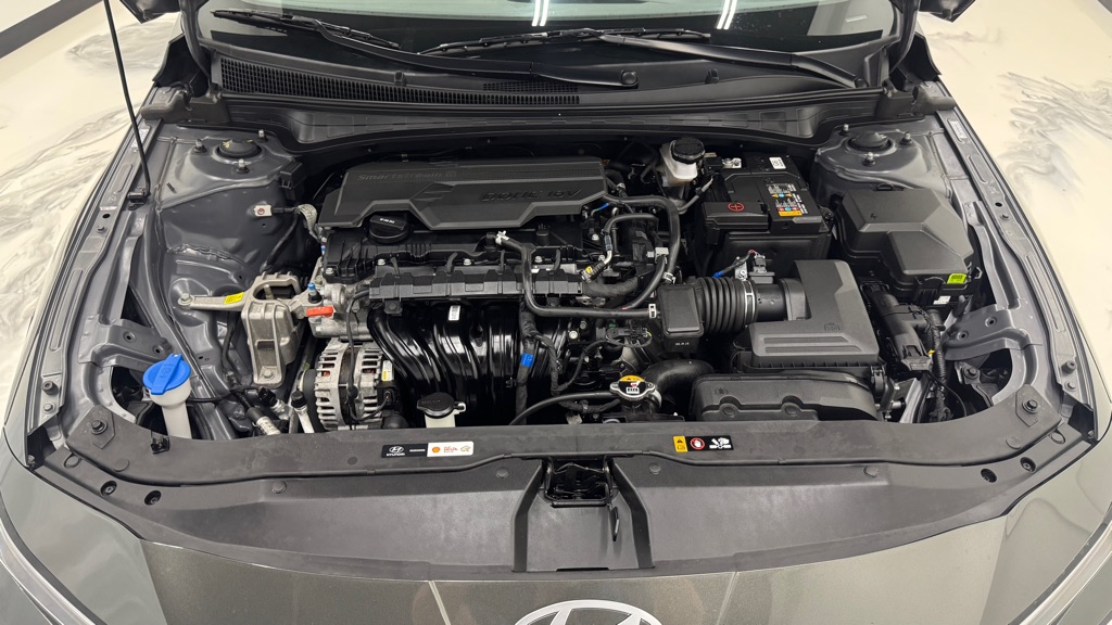 Photo 10 of this HYUNDAI ELANTRA