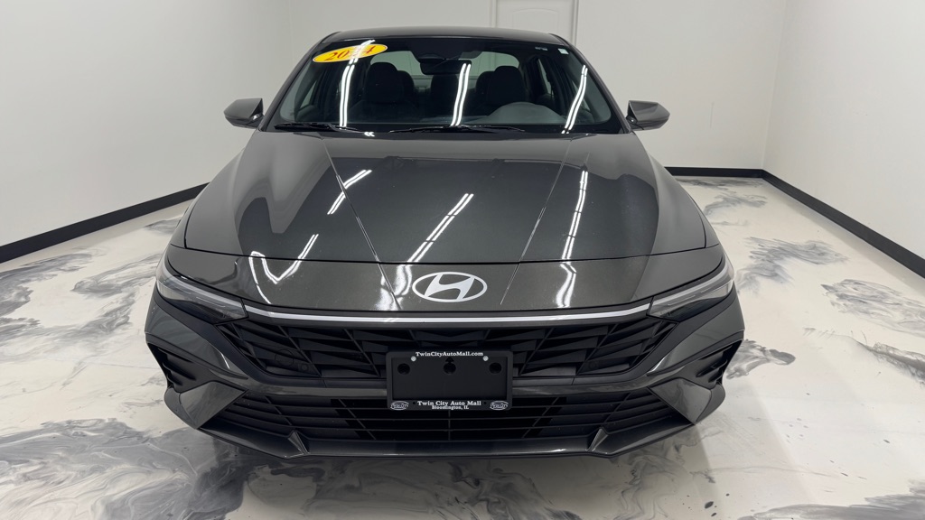 Photo 3 of this HYUNDAI ELANTRA