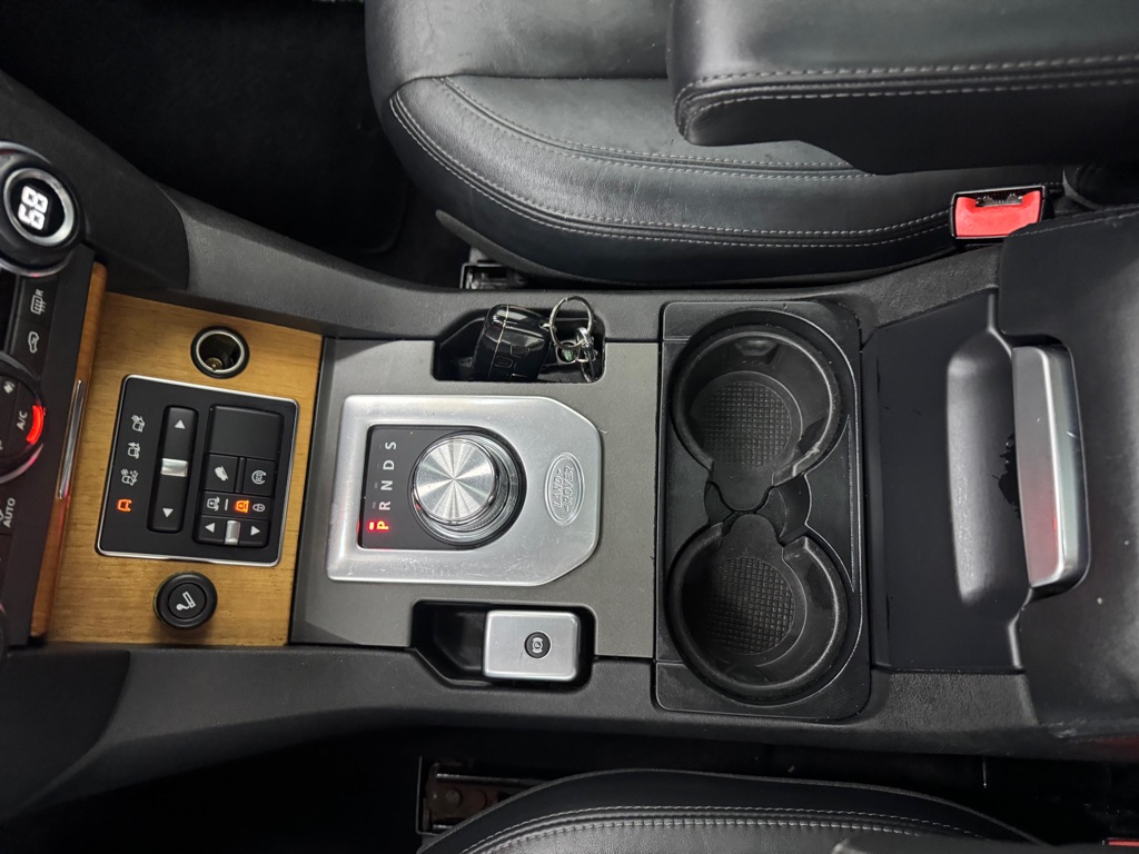 Photo 34 of this LAND ROVER LR4