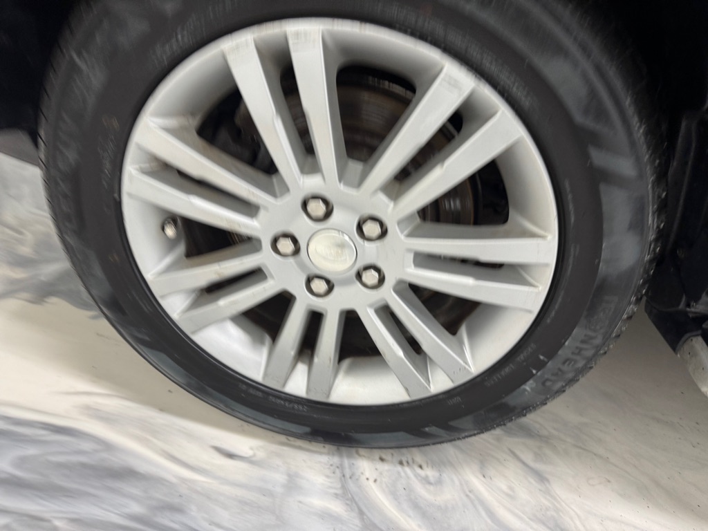 Photo 11 of this LAND ROVER LR4