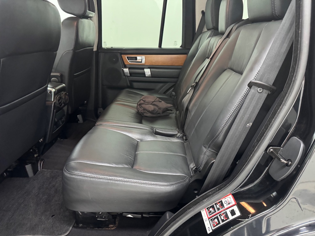 Photo 26 of this LAND ROVER LR4