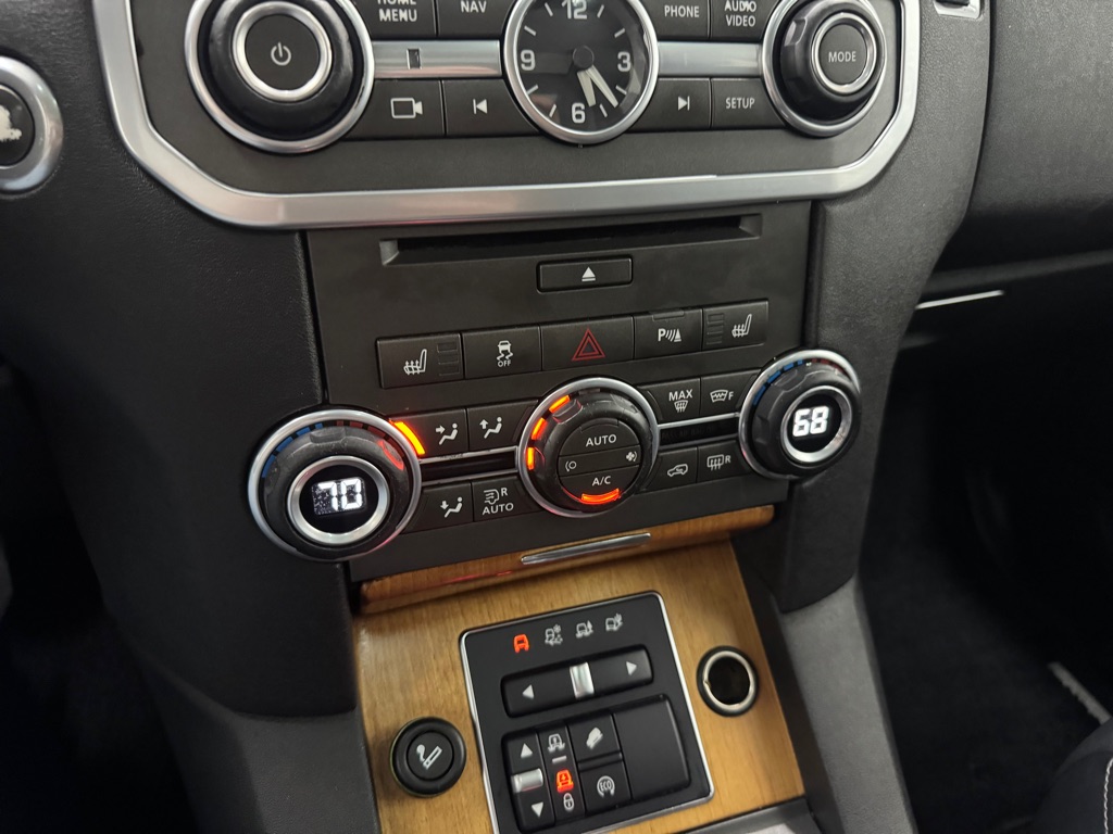 Photo 33 of this LAND ROVER LR4