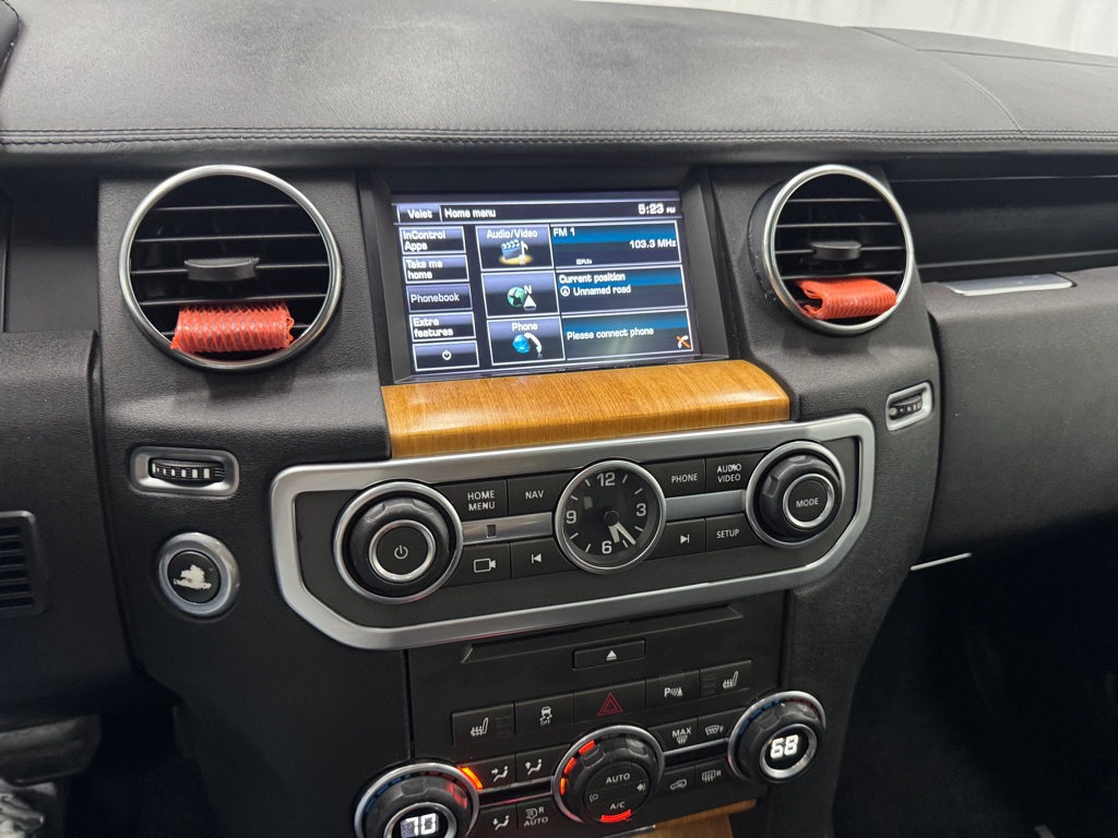Photo 32 of this LAND ROVER LR4