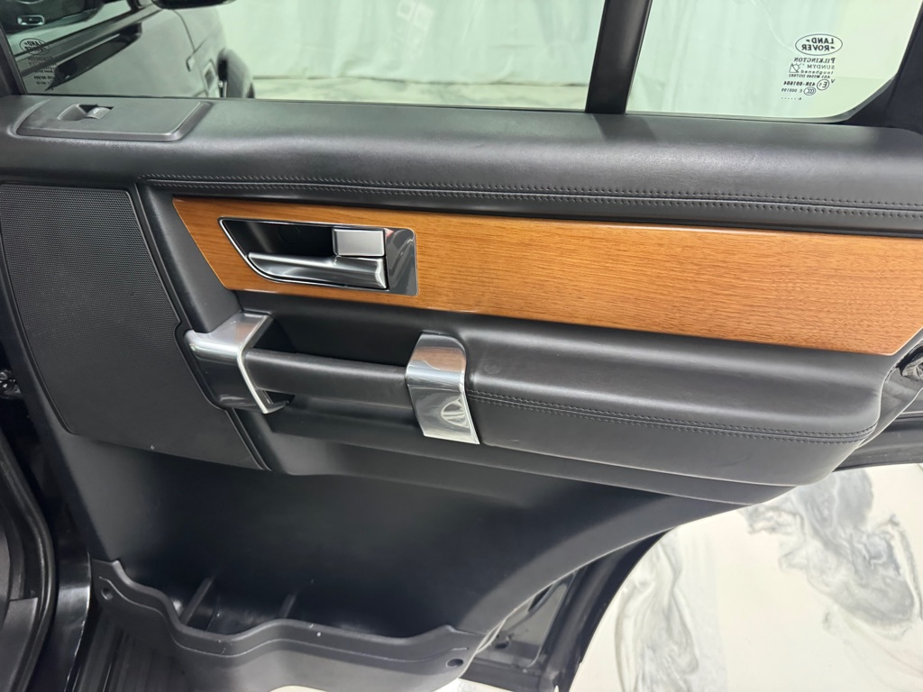 Photo 16 of this LAND ROVER LR4