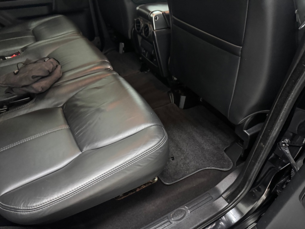 Photo 17 of this LAND ROVER LR4