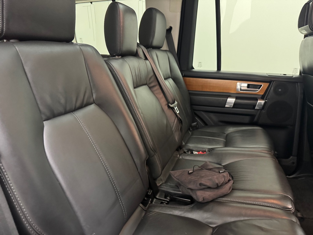 Photo 18 of this LAND ROVER LR4