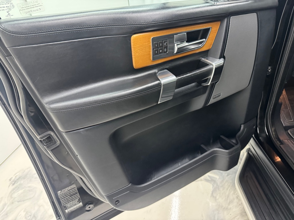 Photo 27 of this LAND ROVER LR4