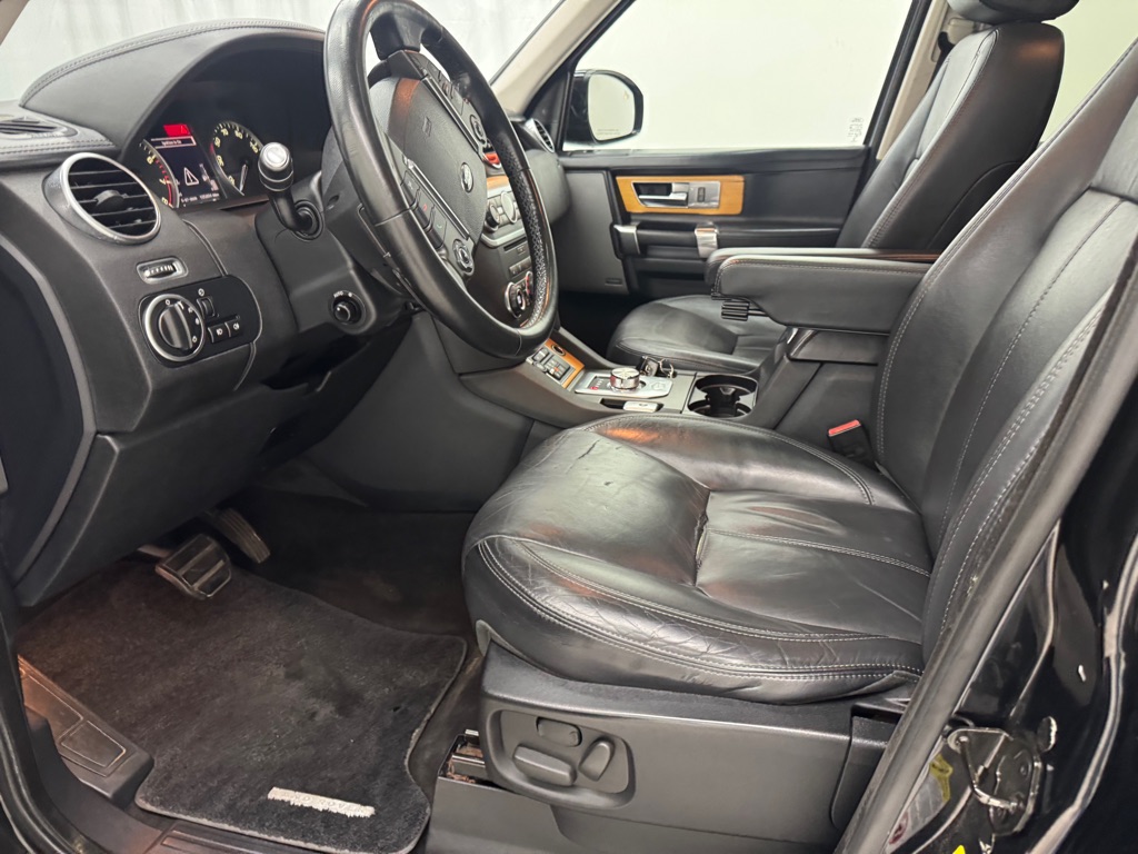 Photo 28 of this LAND ROVER LR4