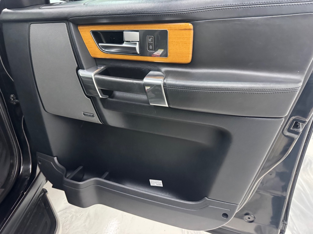 Photo 12 of this LAND ROVER LR4