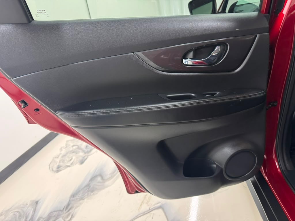 Photo 19 of this NISSAN ROGUE