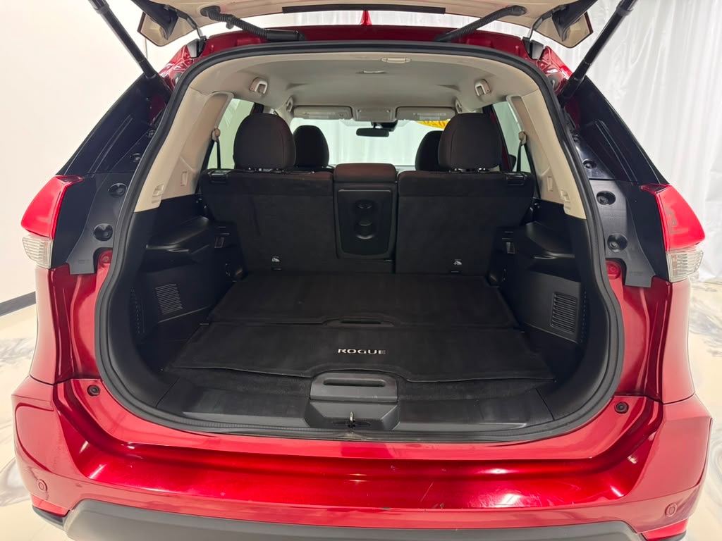 Photo 18 of this NISSAN ROGUE