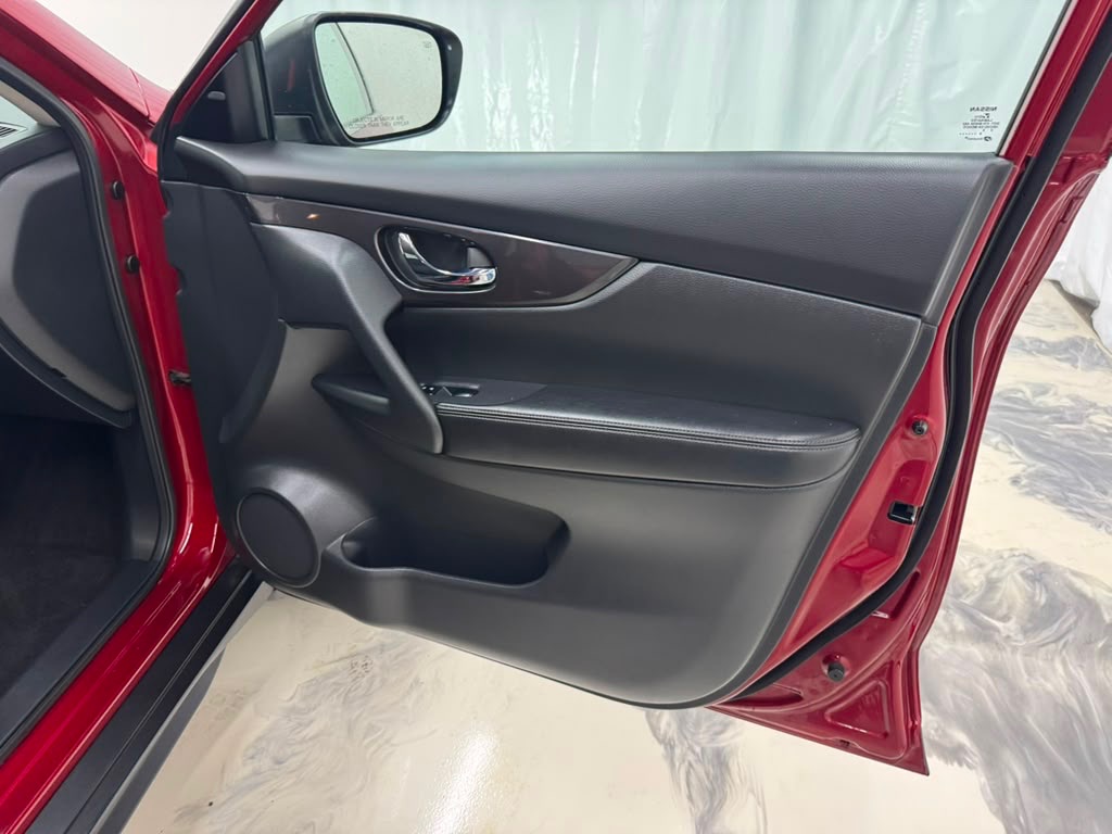 Photo 13 of this NISSAN ROGUE