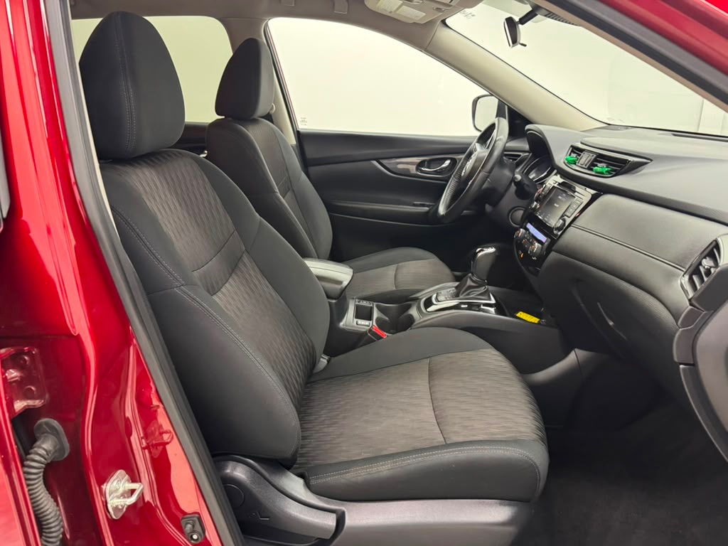 Photo 14 of this NISSAN ROGUE