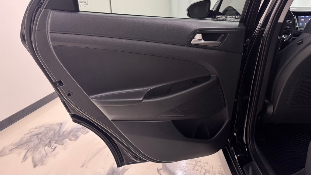 Photo 21 of this HYUNDAI TUCSON