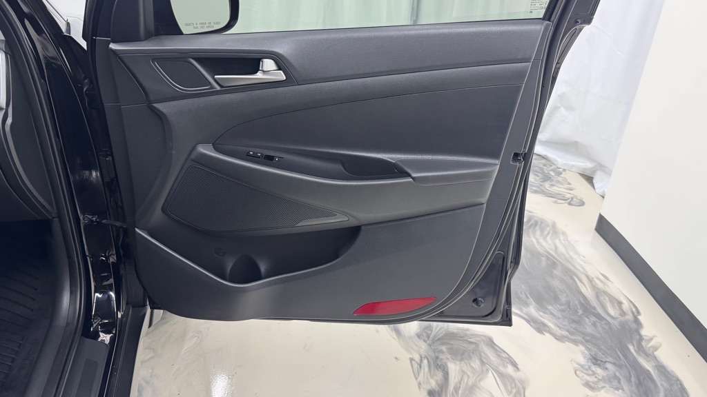 Photo 26 of this HYUNDAI TUCSON