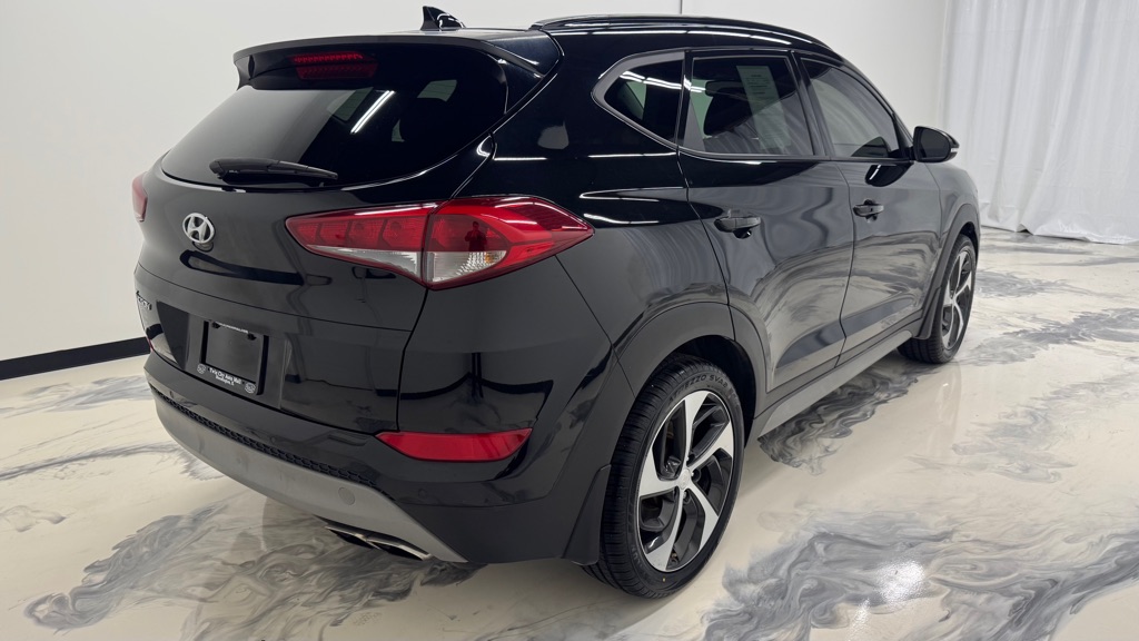 Photo 8 of this HYUNDAI TUCSON