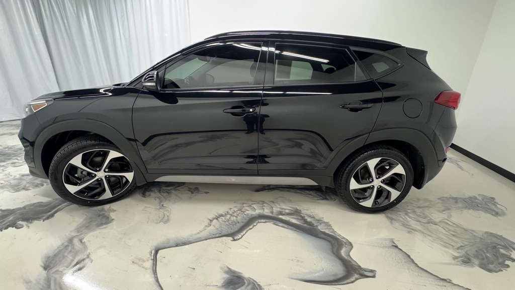 Photo 5 of this HYUNDAI TUCSON