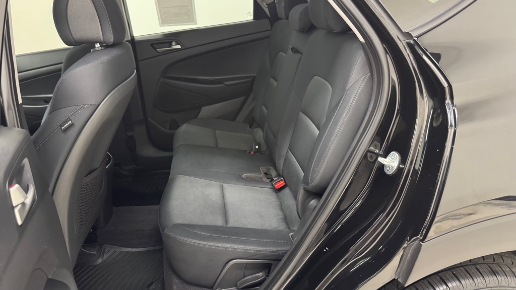 Photo 23 of this HYUNDAI TUCSON