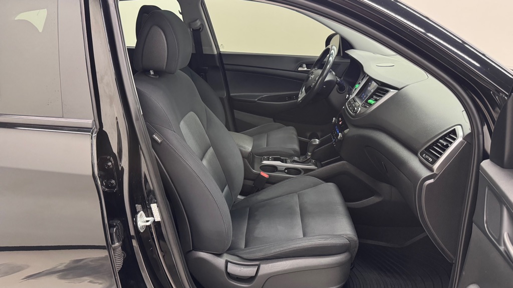 Photo 28 of this HYUNDAI TUCSON