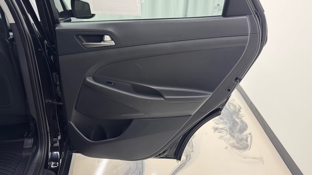 Photo 24 of this HYUNDAI TUCSON