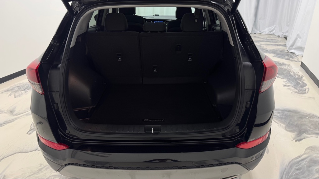 Photo 12 of this HYUNDAI TUCSON