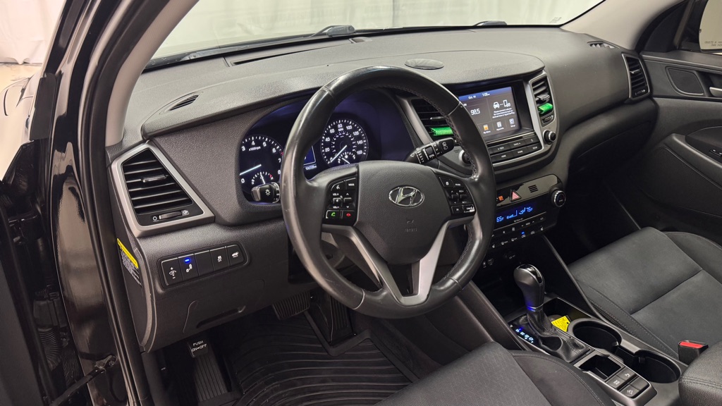 Photo 15 of this HYUNDAI TUCSON