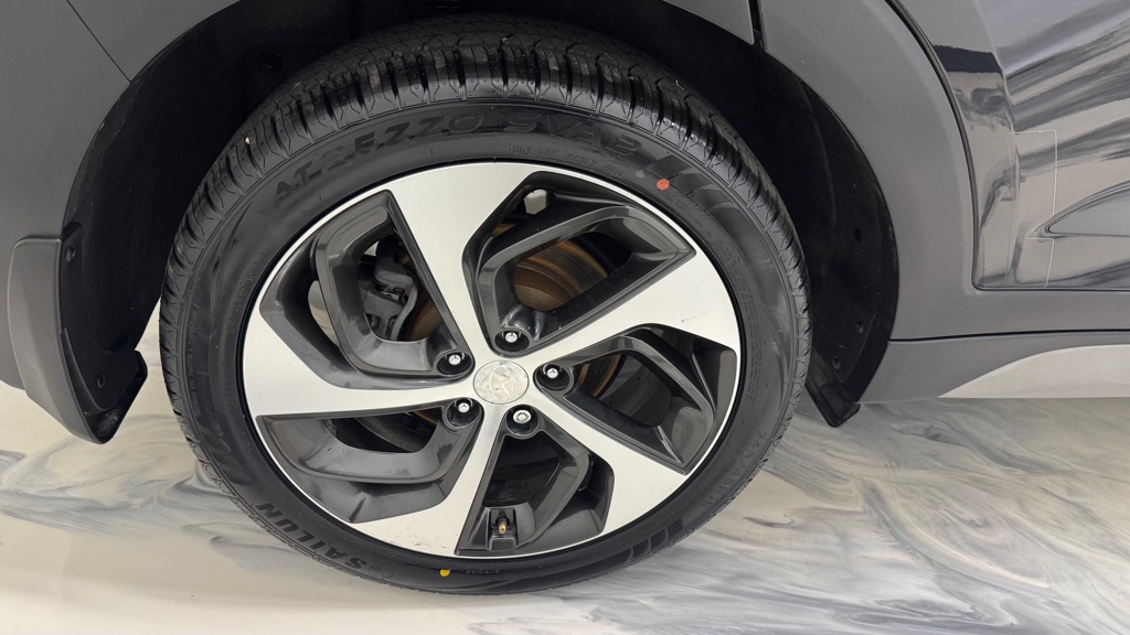 Photo 11 of this HYUNDAI TUCSON