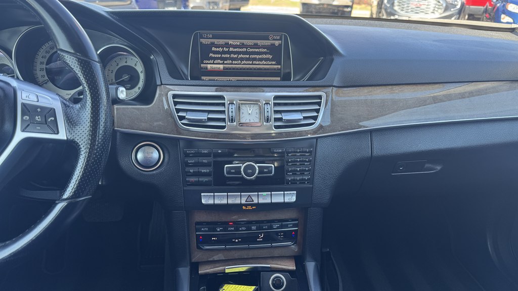 Photo 18 of this MERCEDES-BENZ E-CLASS
