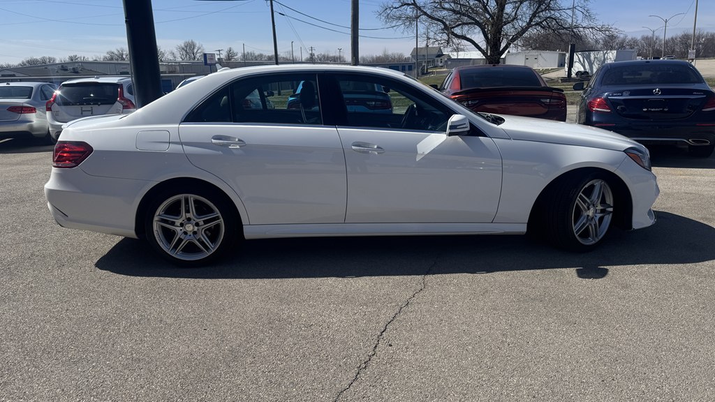 Photo 9 of this MERCEDES-BENZ E-CLASS
