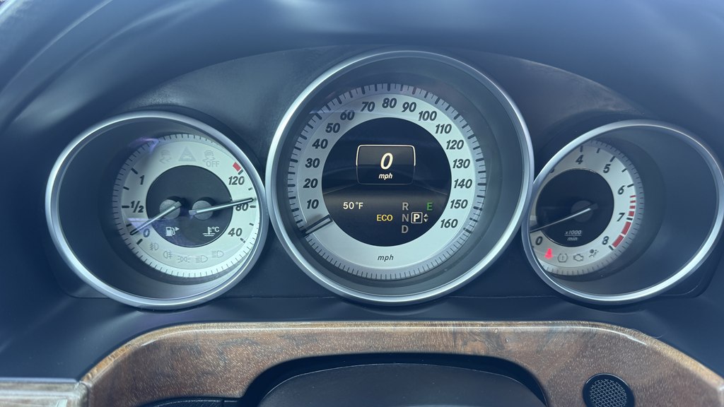 Photo 17 of this MERCEDES-BENZ E-CLASS