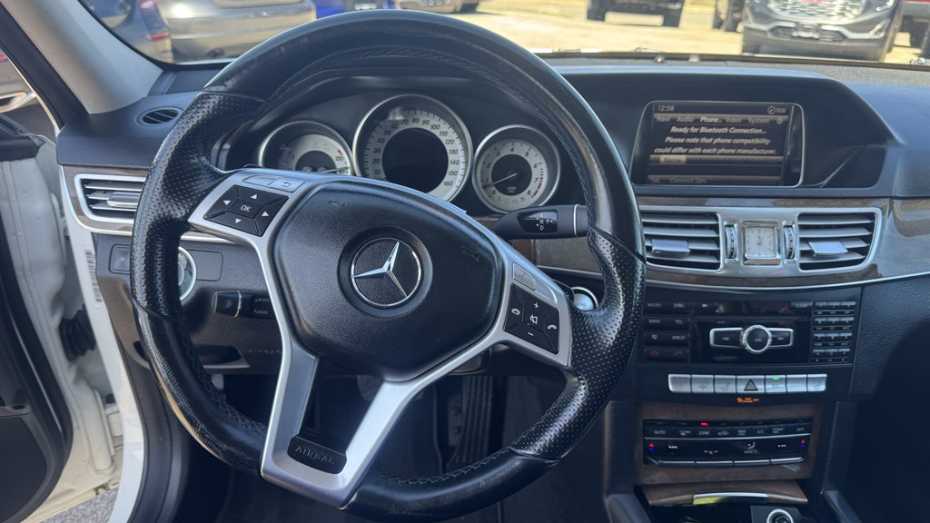 Photo 16 of this MERCEDES-BENZ E-CLASS
