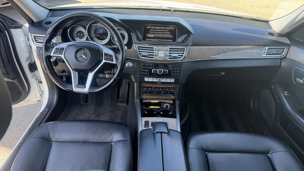Photo 23 of this MERCEDES-BENZ E-CLASS