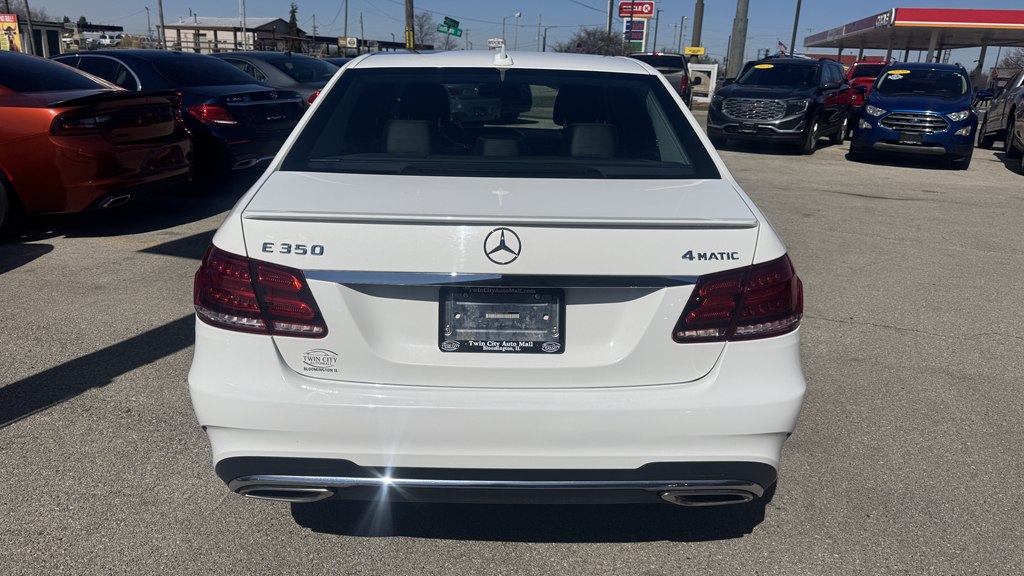 Photo 7 of this MERCEDES-BENZ E-CLASS