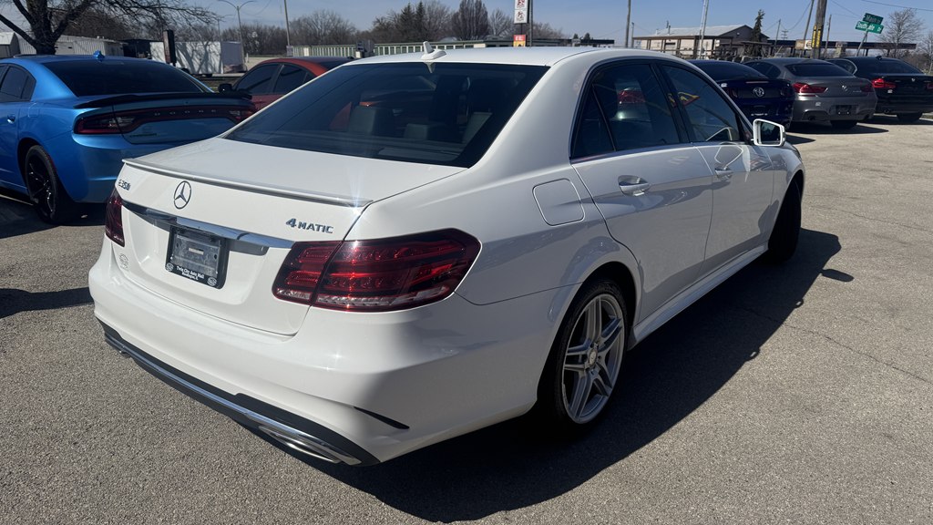 Photo 8 of this MERCEDES-BENZ E-CLASS