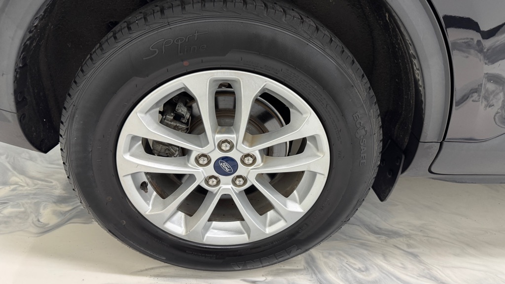 Photo 12 of this FORD ESCAPE