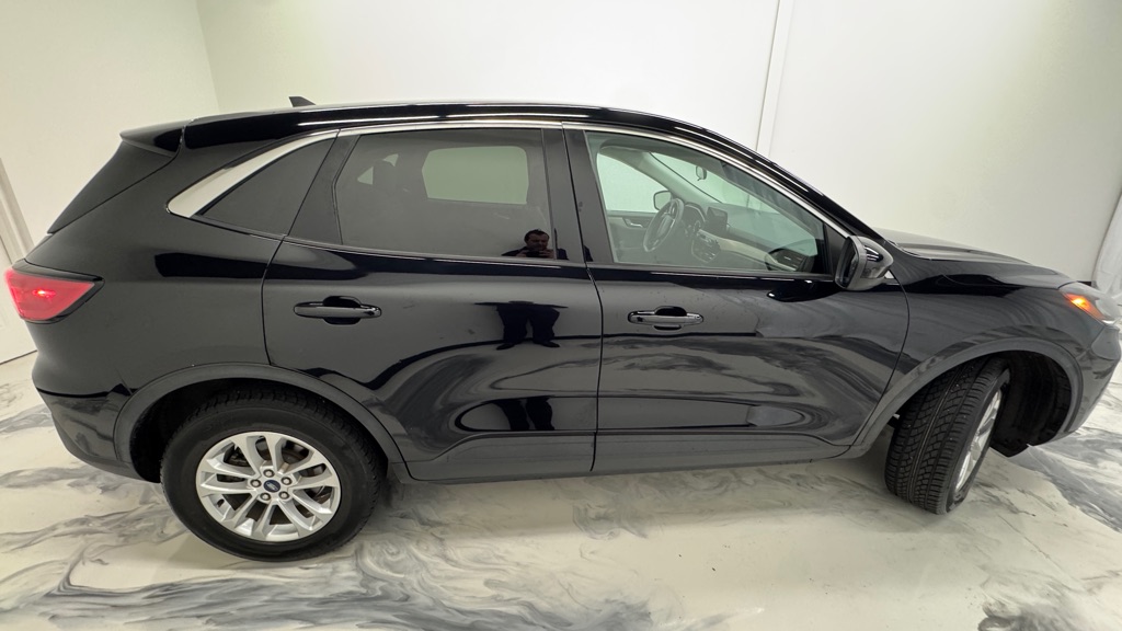 Photo 10 of this FORD ESCAPE