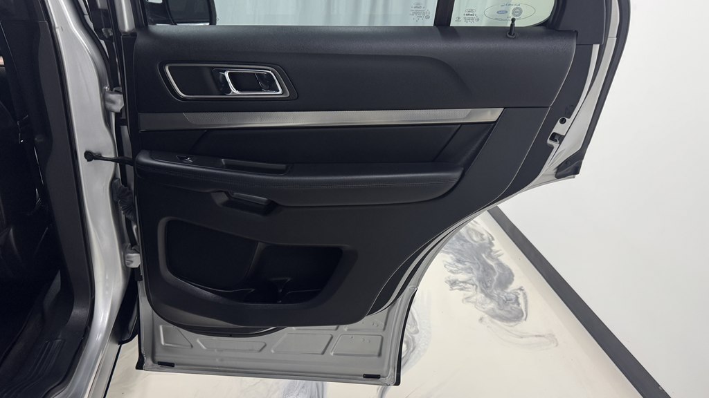 Photo 25 of this FORD EXPLORER