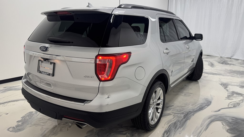 Photo 10 of this FORD EXPLORER