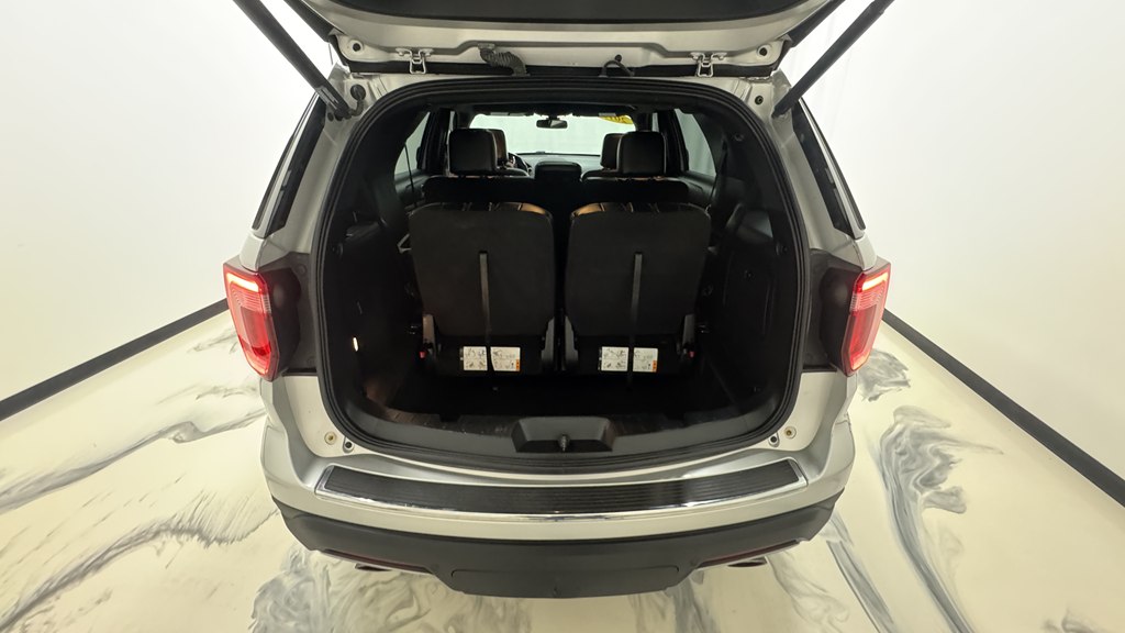 Photo 9 of this FORD EXPLORER