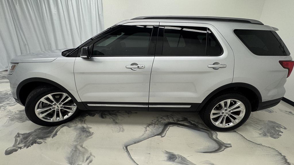 Photo 6 of this FORD EXPLORER