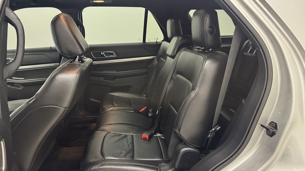 Photo 22 of this FORD EXPLORER